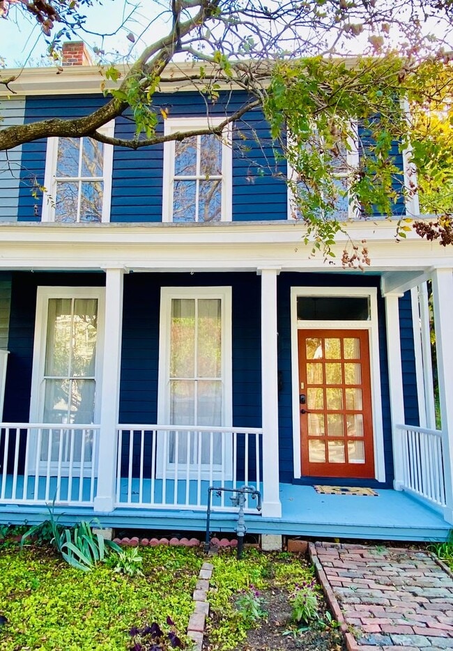 Photo - Beautifully Renovated 2bdrm/1.5bth Row House Located in Historic Church Hill!!