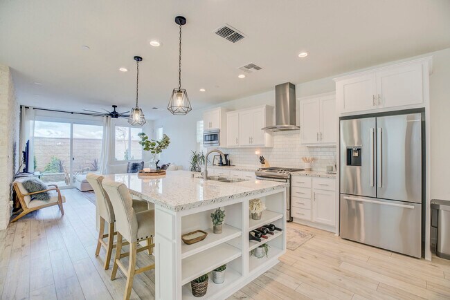 1381 Larkspur Dr