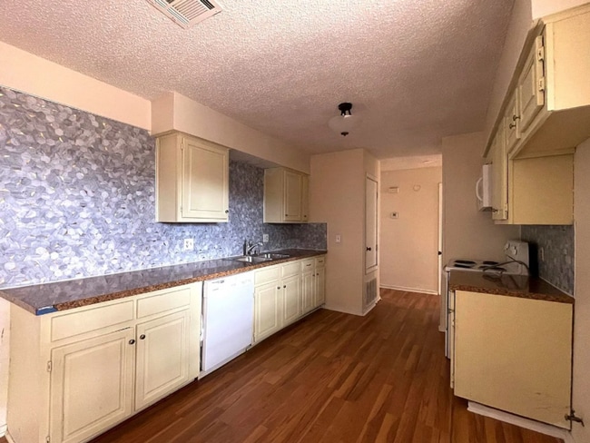 1108 Parkview Dr