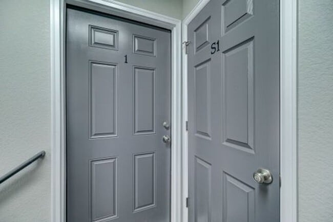 Photo - 1495 Manitou Blvd Unidad 1495 Manitou Blvd #1 — Upper