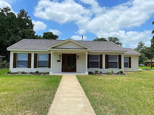 Photo - 725 Yount St House