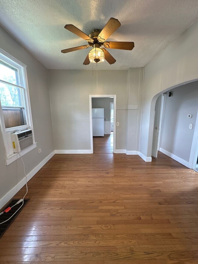 Building Photo - 909 8th Ave SE Rental