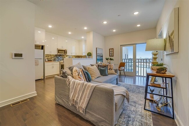 Photo - 972 Summit Ave Unit 408