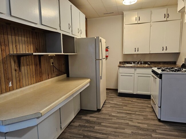 Photo - NE 3 bedroom 1 bath, no stairs, 2 stall garage. Near Hyvee