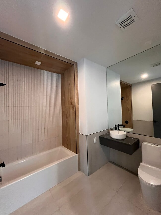 Photo - 324 Arlington Ave Unit 206