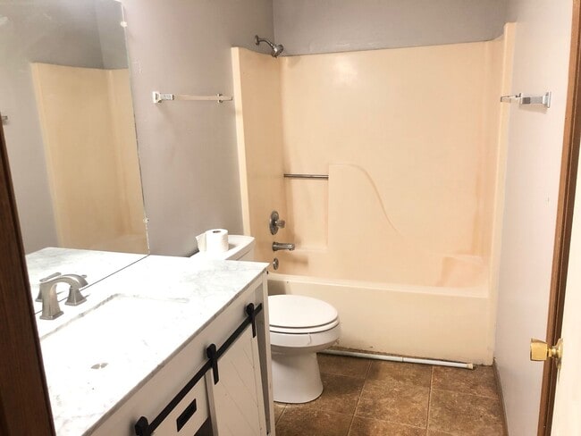 Photo - 1414 Croxton Ave Unit 8