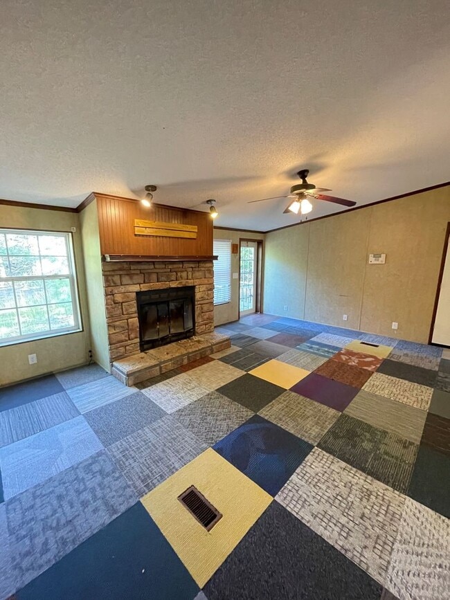 Photo - 3 bedroom 2 bath mobile home, LARGE, 1.33 ...