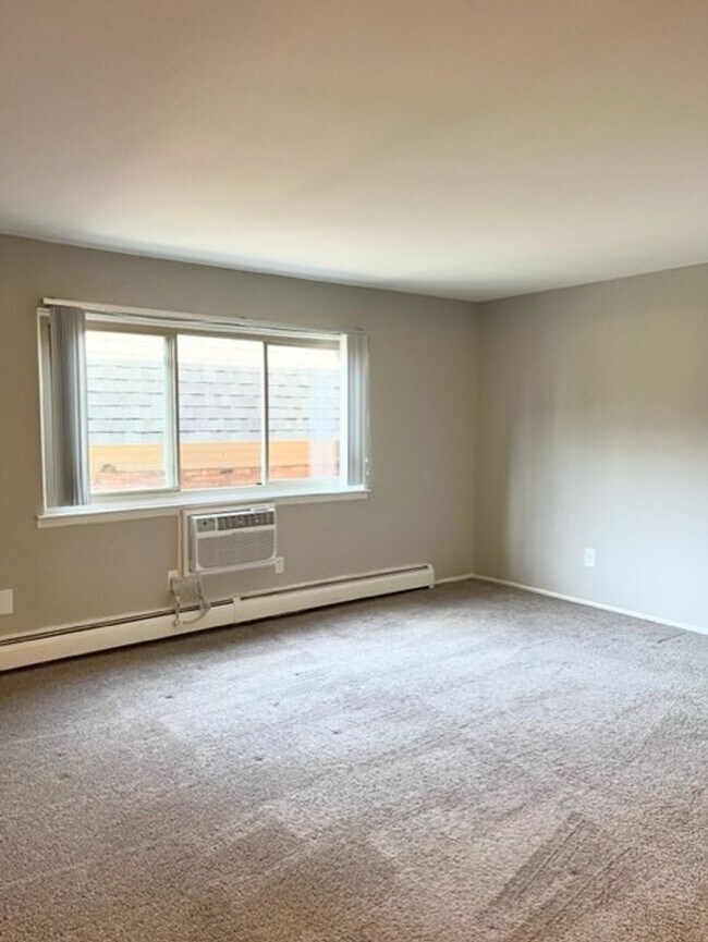 Photo - Charming 1 bedroom/1bath apartment near Do... Unit 841-102