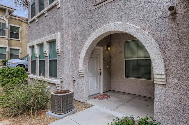 Photo - HIGHLY DESIRABLE UPGRADED ONE BEDROOM COND...
