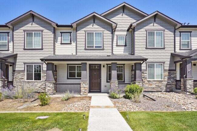 2 Bedroom Townhome in Commerce City - 2 Bedroom Townhome in Commerce City