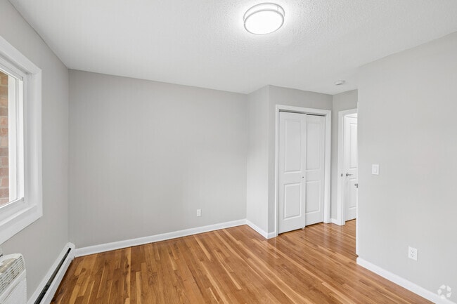 2BR, 1BA - Bedroom - Wickham Gardens Condominiums