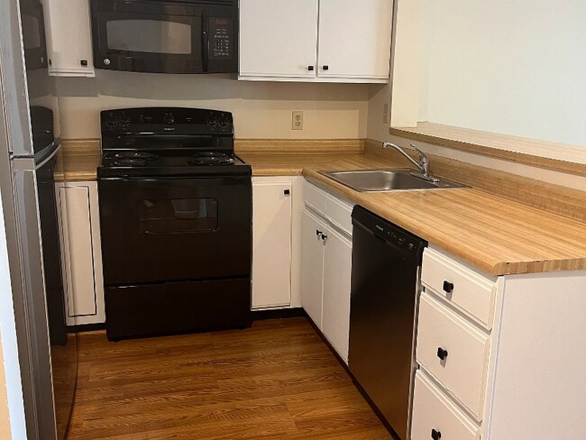 Photo - 1348 Hunters Rd Unit D