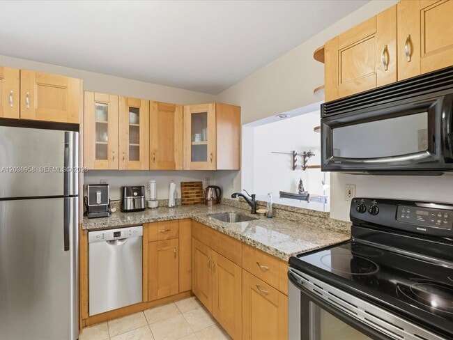 Photo - 3588 Collins Ave Unit 504