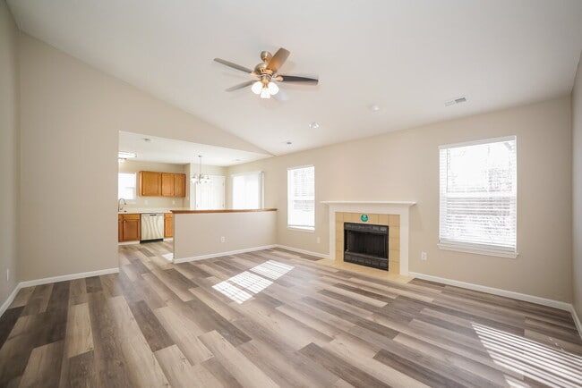 Photo - 957 Country Ln