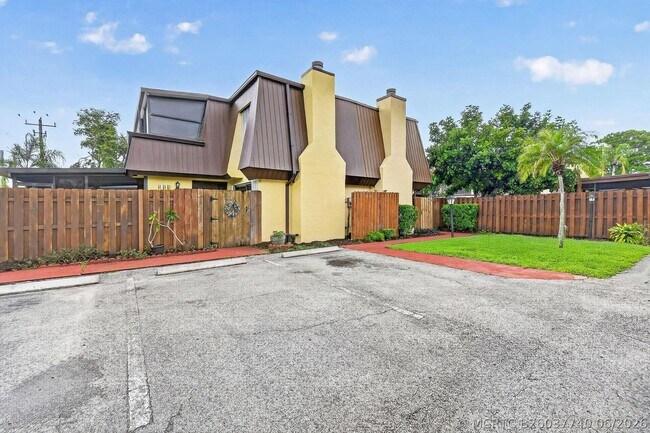 Photo - 3502 Gardens E Dr
