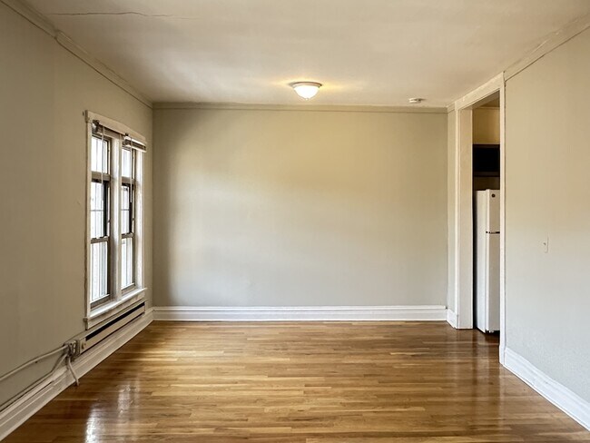 Photo - 634 W Barry Ave Unit A04W