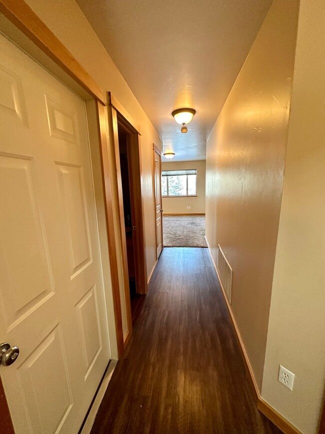 Photo - Spacious & Updated Townhome in Broadwater Court!