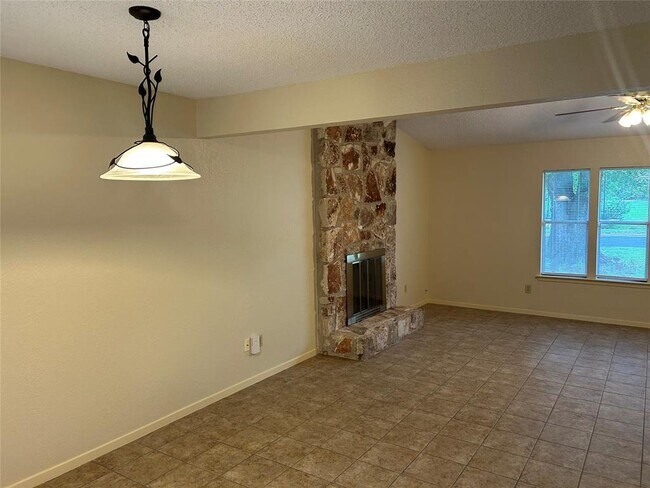 Photo - 2114 Lear Ln