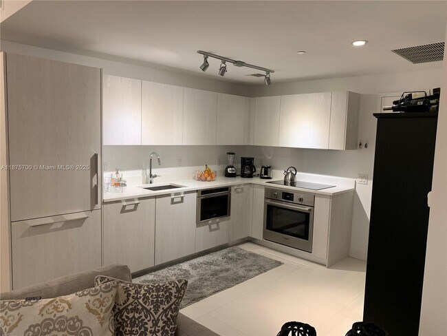 Photo - 501 NE 31st St Unidad 709