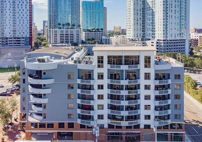 Building Photo - 1108 N Franklin St Unit 702