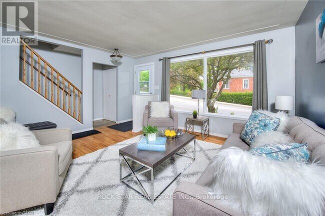 Photo - 196 Walker St