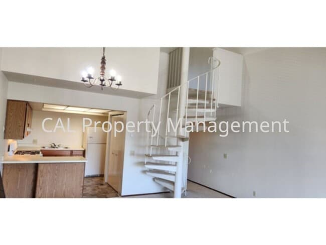 Building Photo - 1 Bedroom 1.5 Bathroom Condo! Unit 9