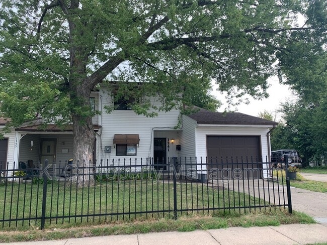 Building Photo - 1341 Stewart St Rental