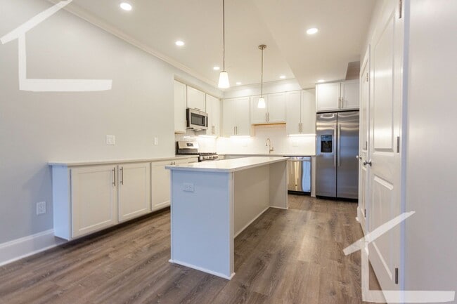 Building Photo - Fantastic, Newly renovated 4-bd/2 ba with Laundry
