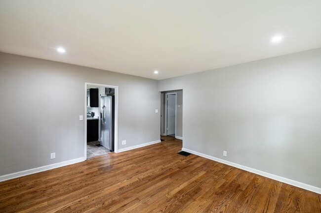 Photo - 3 Bed 2 Full Bath Available now at 52nd and Primrose!