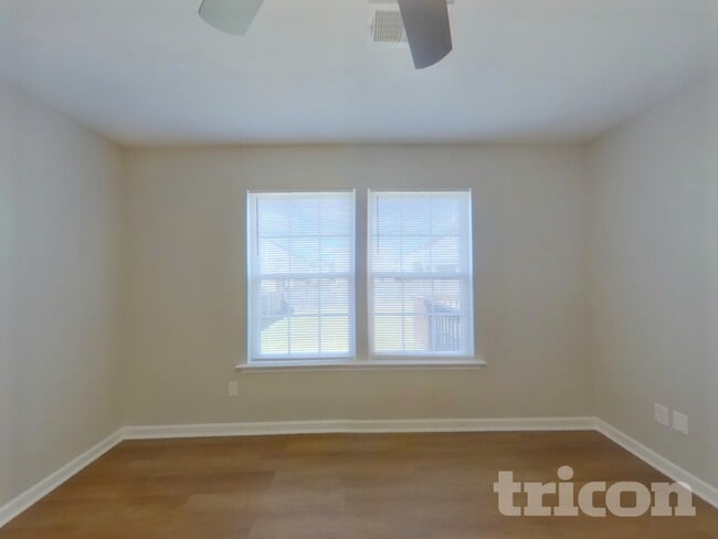 Photo - 318 Cavalier Ln House