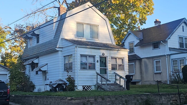 Building Photo - 963 Perry St