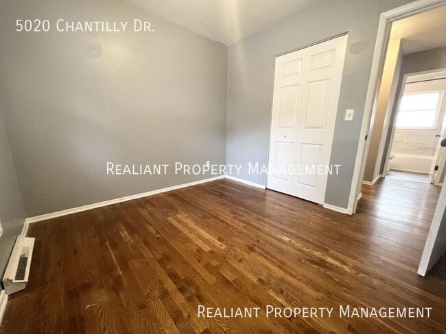 Photo - 5020 Chantilly Dr