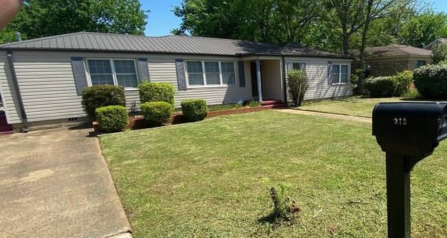 Building Photo - 3 bed, 1 bath home, Only minutes away from The University of Alabama