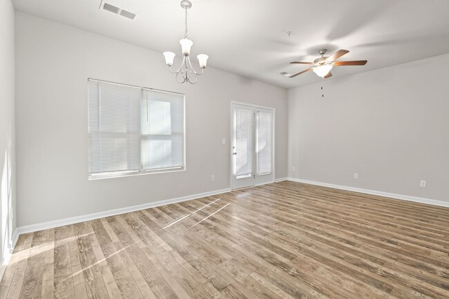 Photo - 3 bed 2.5 bath Townhome in Jonesboro!