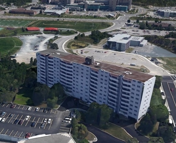 Building Photo - The Summit Apartments