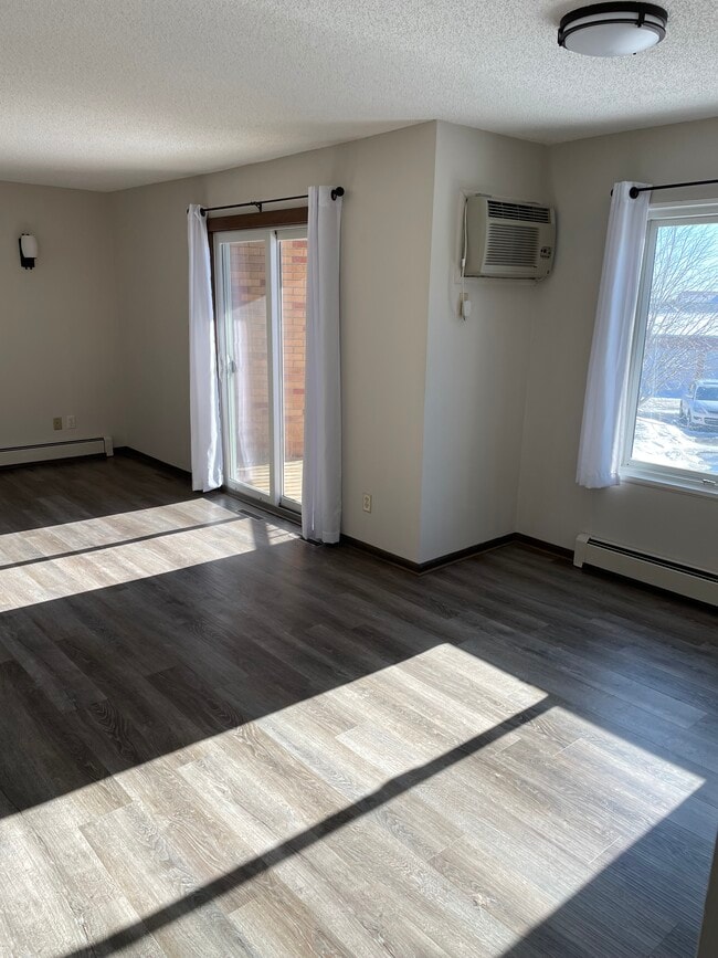 Photo - Falcon View Apartments
