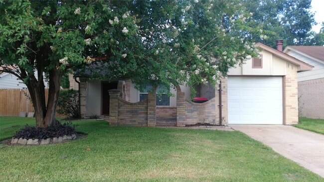 Building Photo - 12614 Day Hollow Ln