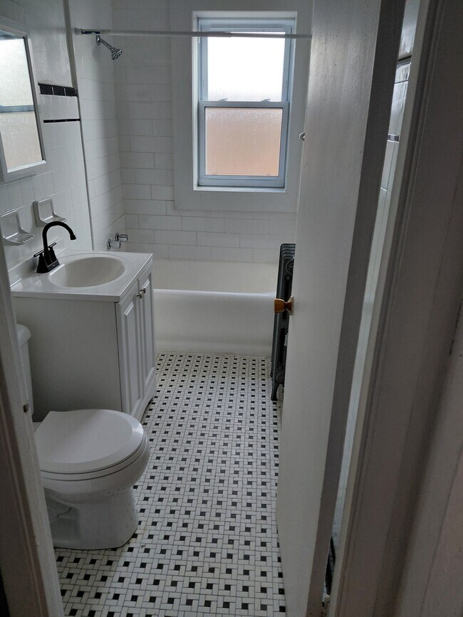 Photo - 1924 W 78th St Unit 2N