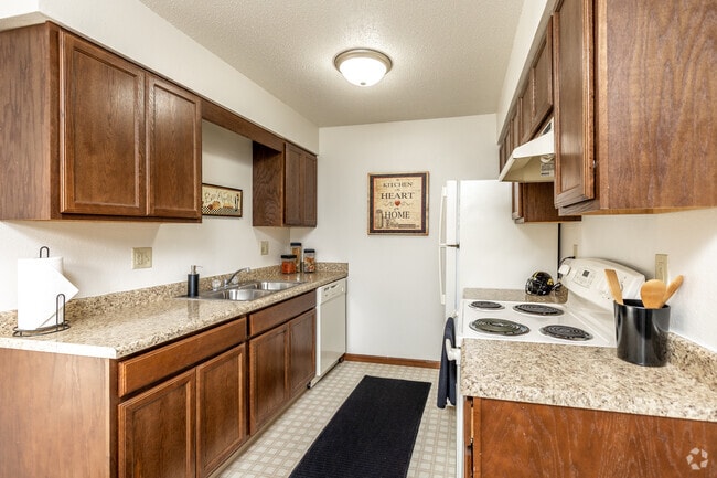 2BR, 1BA - 850 SF - Parkside Manor