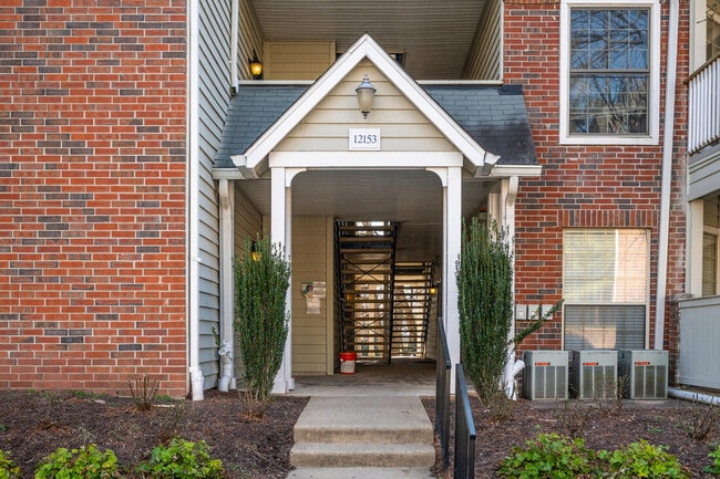 Building Photo - 12153 Penderview Ln Unit 2022
