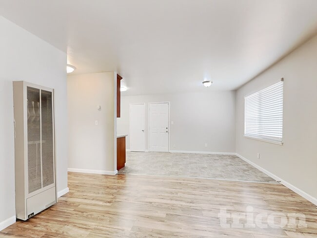 Photo - 1613 James St