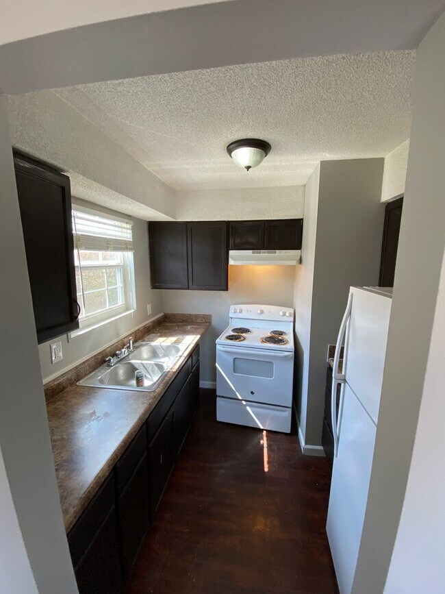 Photo - **Spacious 2 Bedroom | 1.5 Bath with Functional Layout** Unidad Apartment C