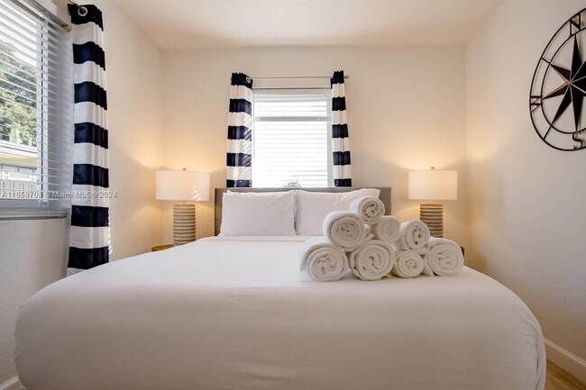 Photo - 2160 NW 18th Ter Unidad DUPLEX