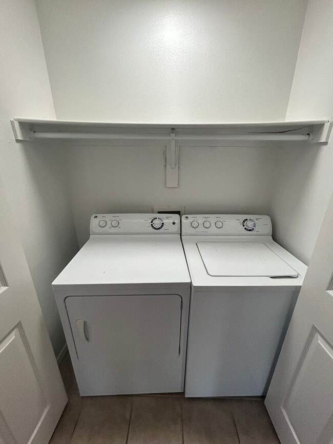 Photo - 3300 SW Landau Ct Unit 3300 SW Landau Ct Apt 1