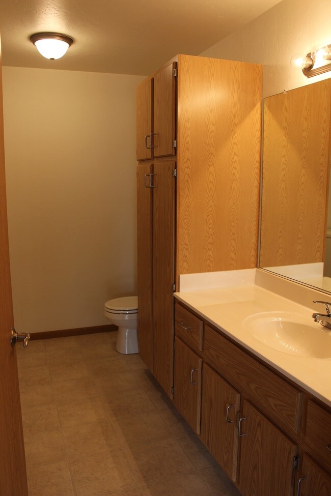 Phase 1 - 1 Bedroom - Lower - Bathroom