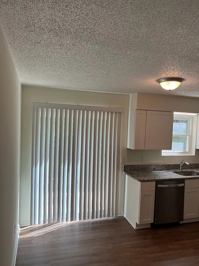 Photo - 199 Rockingham Rd Unit 2