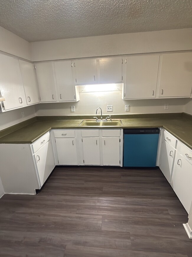 Photo - 1083 Harold Dr
