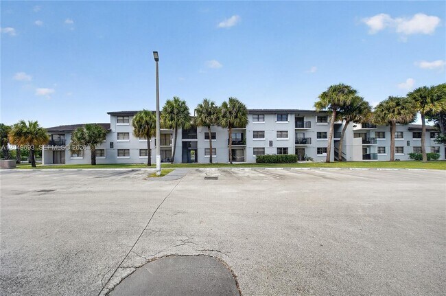 Photo - 7195 NW 179th St Unit 109