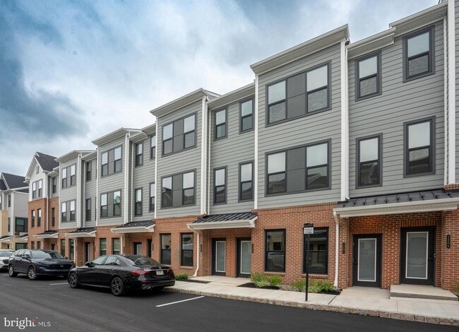 Building Photo - 1208 Parker Blvd Rental