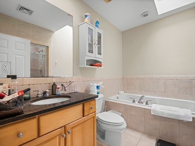 Photo - 157 W Sixth St